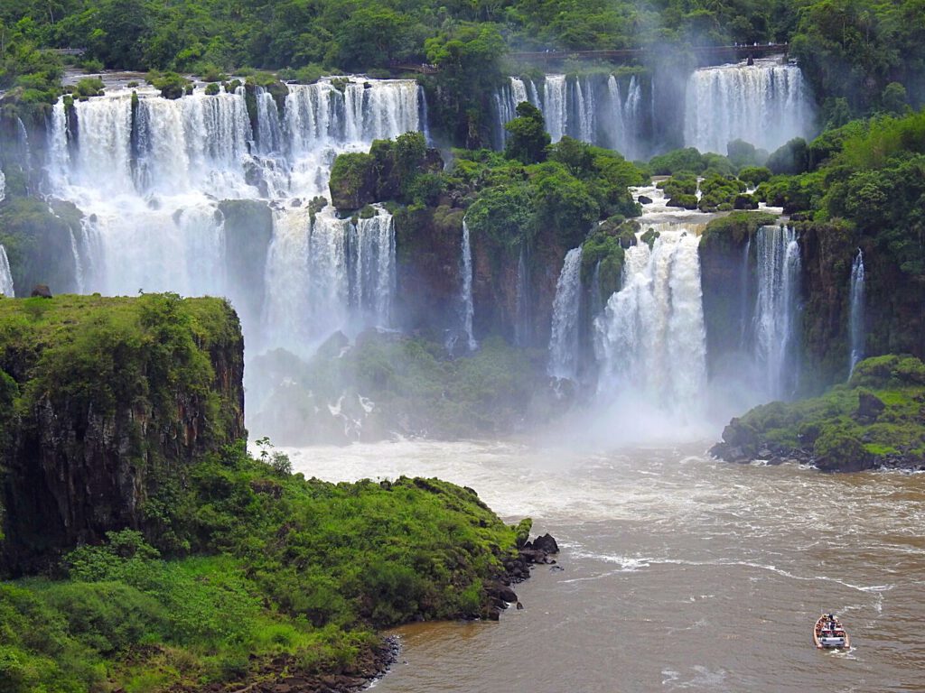 Izguazu - a lot of water